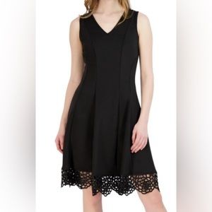 EUC Donna Ricco Black V-Neck - Fit & Flare Scuba Dress w. Cut Out Hem - Size 14W